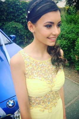 hair stylist for proms