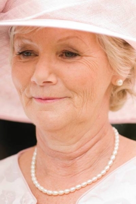 professional hair stylist for special occasions